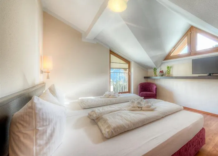 Hotel Garni Alpenjuwel 4*