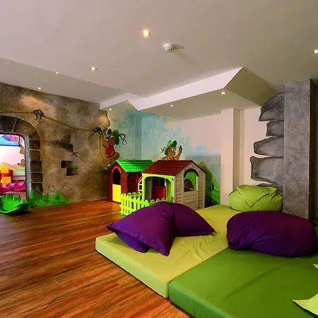 Otel Garni Alpenjuwel 4*