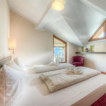 Hotel Garni Alpenjuwel 4*