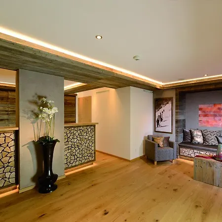 Hotel Garni Alpenjuwel 4*